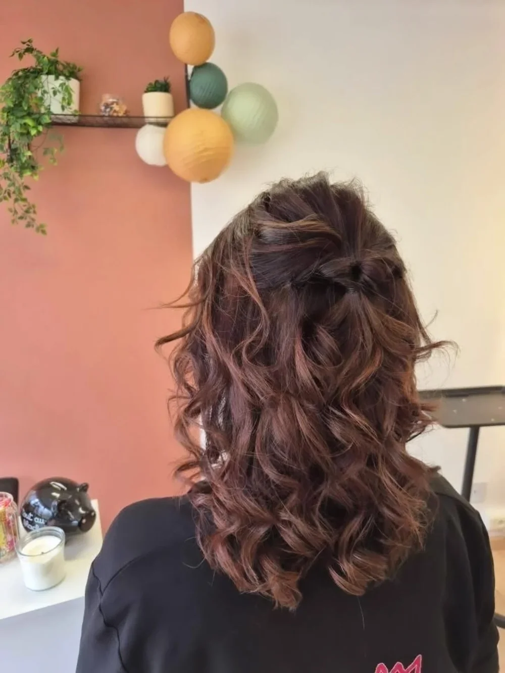Coupe et brushing bouclé, salon En tête à tête